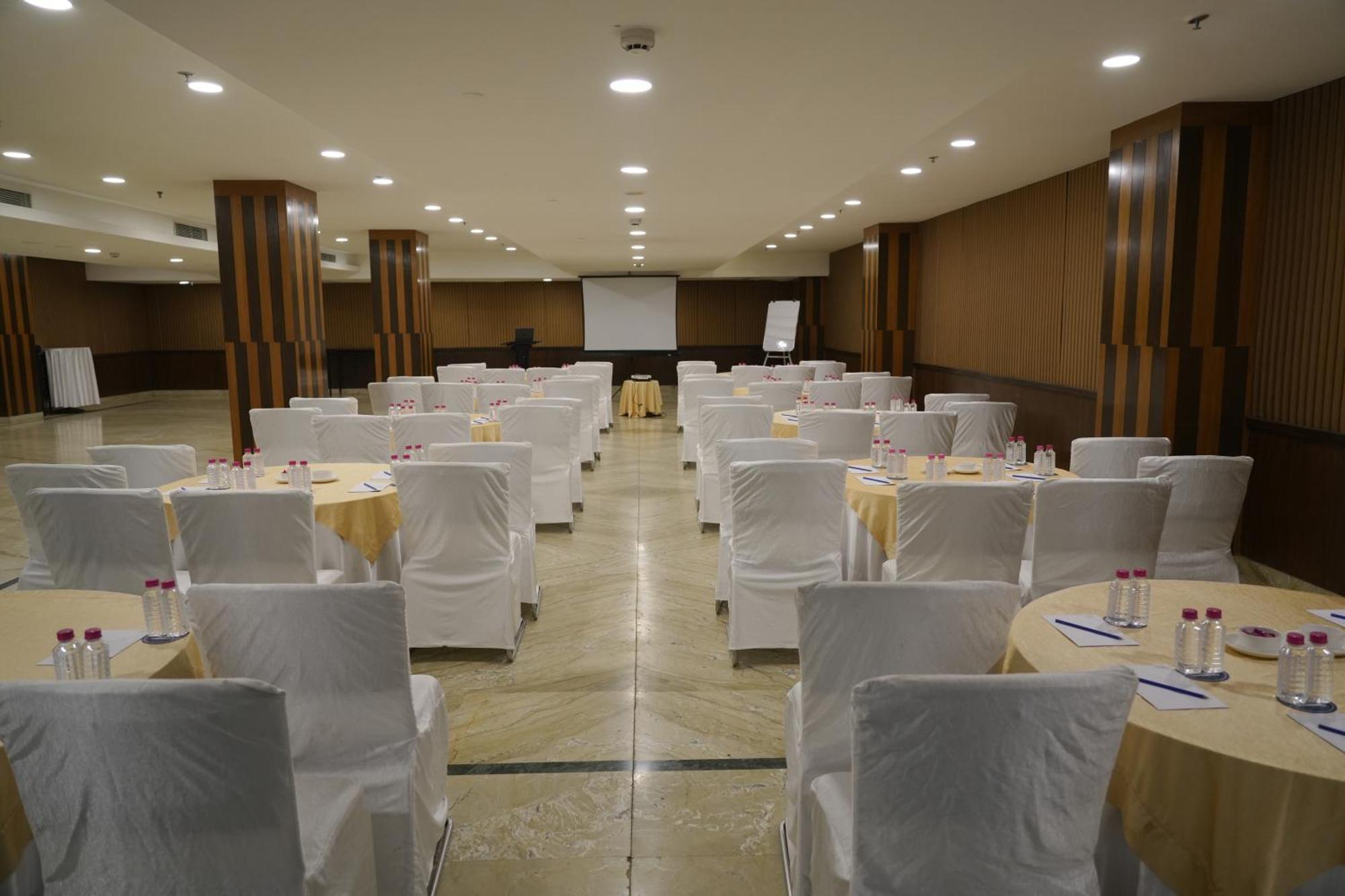 Four Points By Sheraton ואדודרה מראה חיצוני תמונה