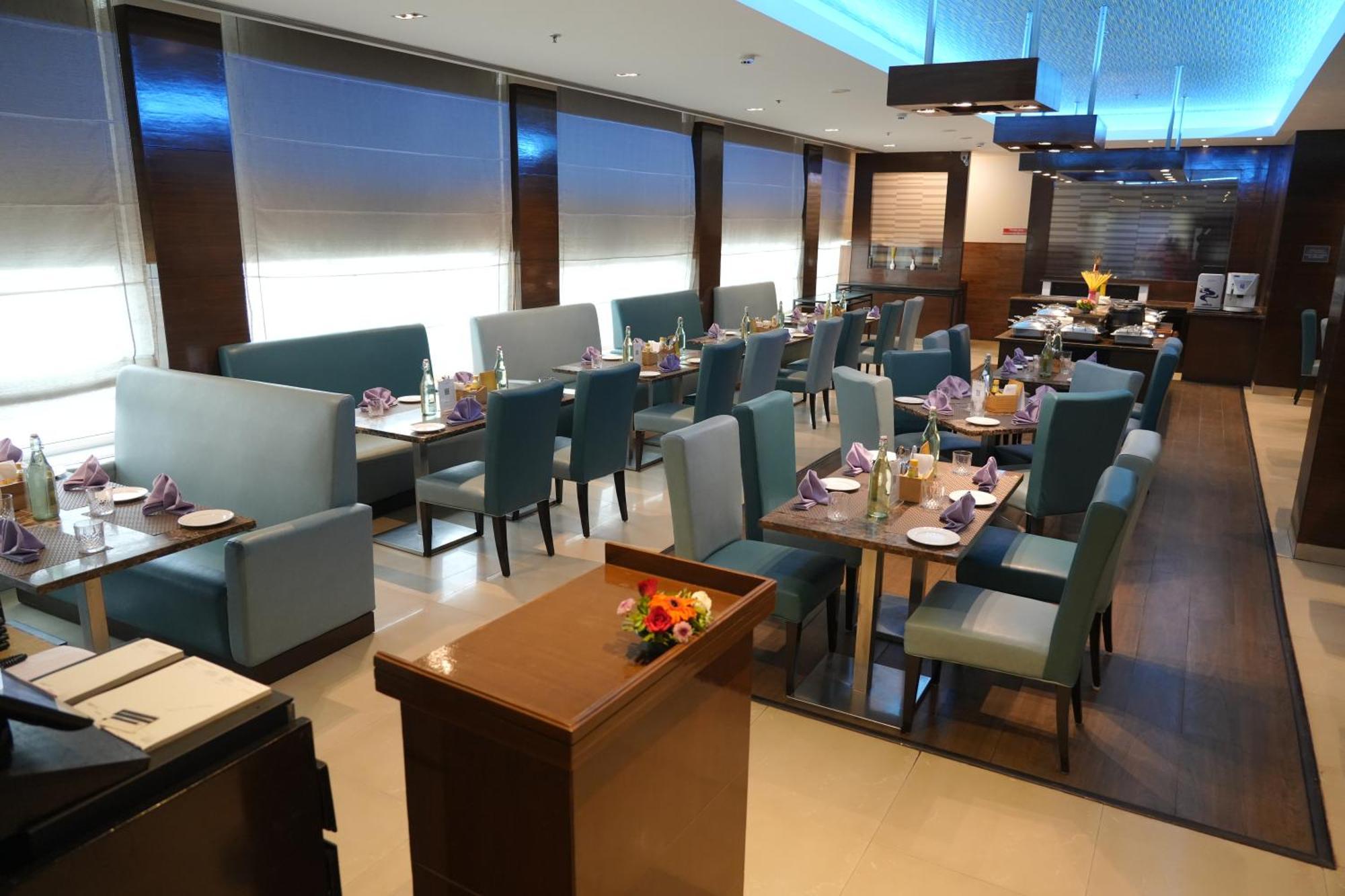 Four Points By Sheraton ואדודרה מראה חיצוני תמונה