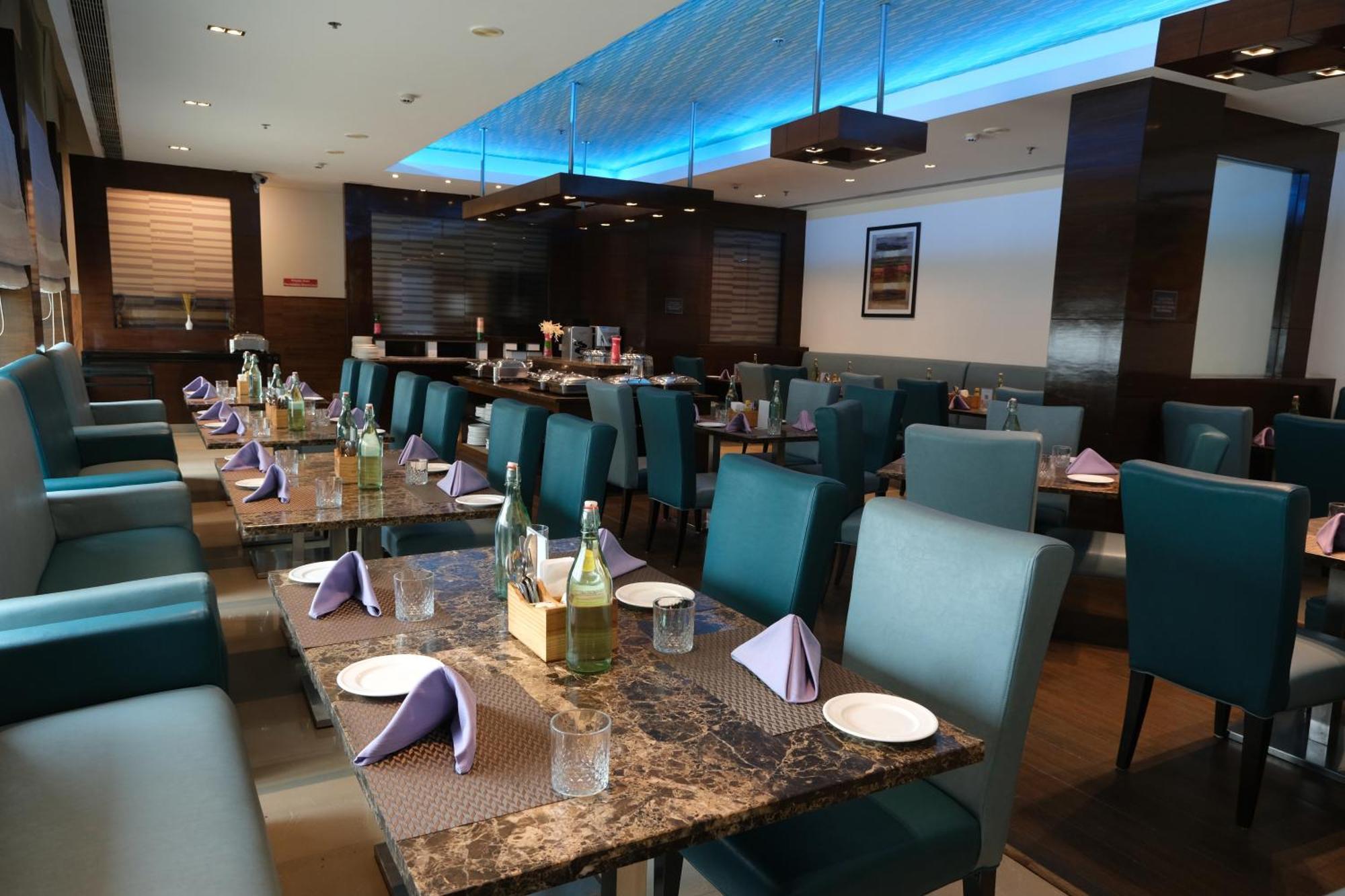 Four Points By Sheraton ואדודרה מראה חיצוני תמונה